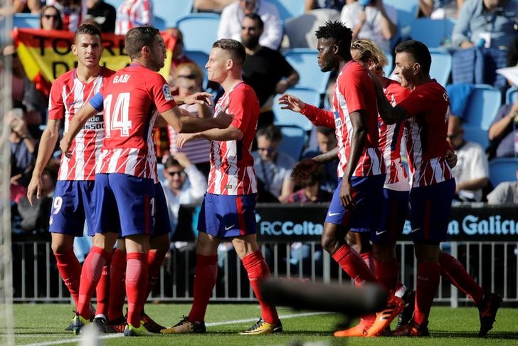 © Reuters. أتليتيكو المحبط يتعادل مع ايلتشي في كأس ملك اسبانيا