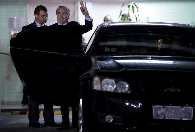 © Reuters. Presidente Temer deixa hospital em Brasília