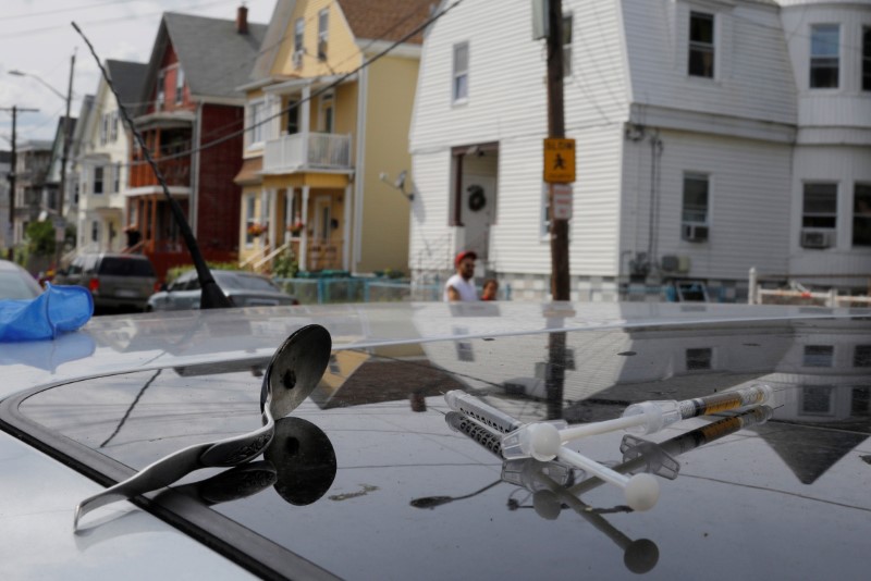 © Reuters. Syringe filled with narcotic sits on the roof of a car in Lynn