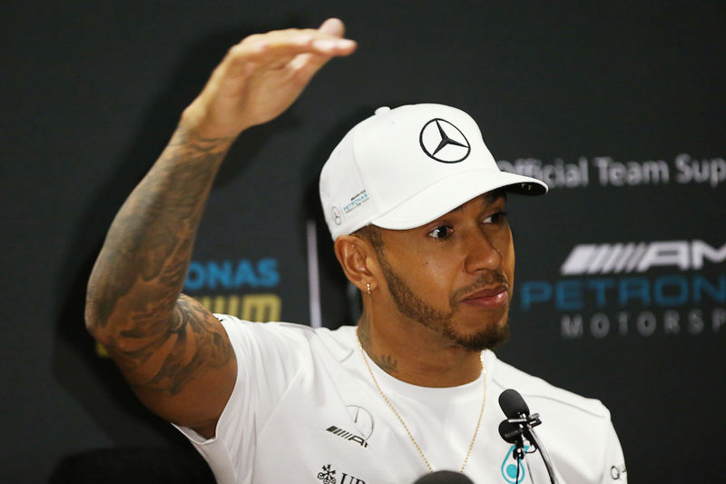© Reuters. Hamilton quiere conquistar el campeonato mundial en México en lo más alto del podio