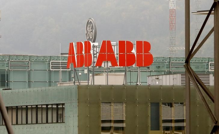 © Reuters. Logo of Swiss ABB is seen in front of logo of General Electric in Baden