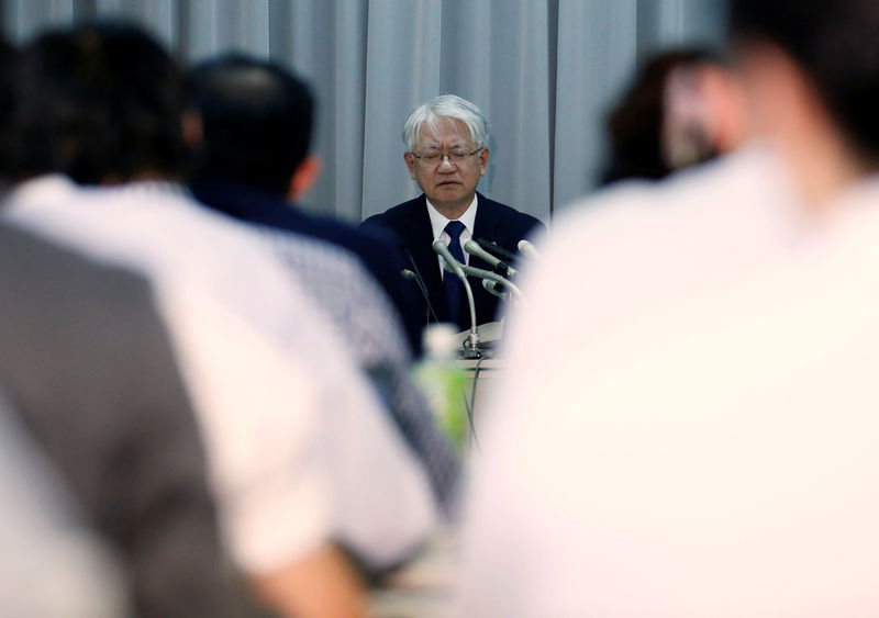 © Reuters. Kobe Steel President and CEO Hiroya Kawasaki attends a news conference in Tokyo