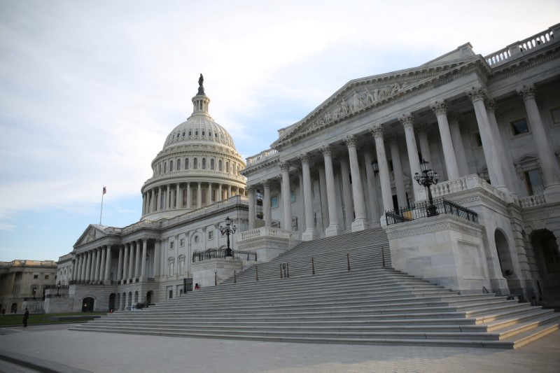 © Reuters. The U.S. Capitol Building is seen shortly before sunset in Washington