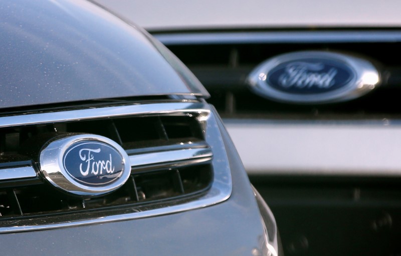 © Reuters. FILE PHOTO -  The logo of Ford Motor Company is seen on vehicles in a parking lot at the Ford assembly plant in Genk