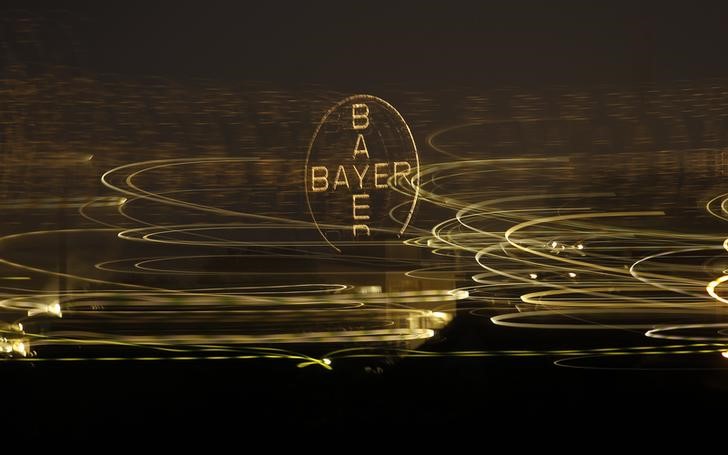 © Reuters. Logo of German drugmaker Bayer is seen in Leverkusen