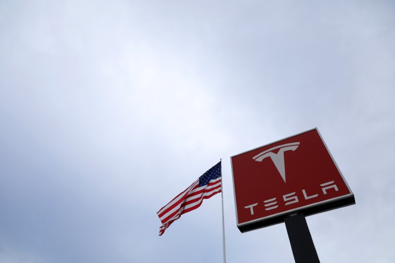 © Reuters. FILE PHOTO: A Tesla charging station is seen in Salt Lake City