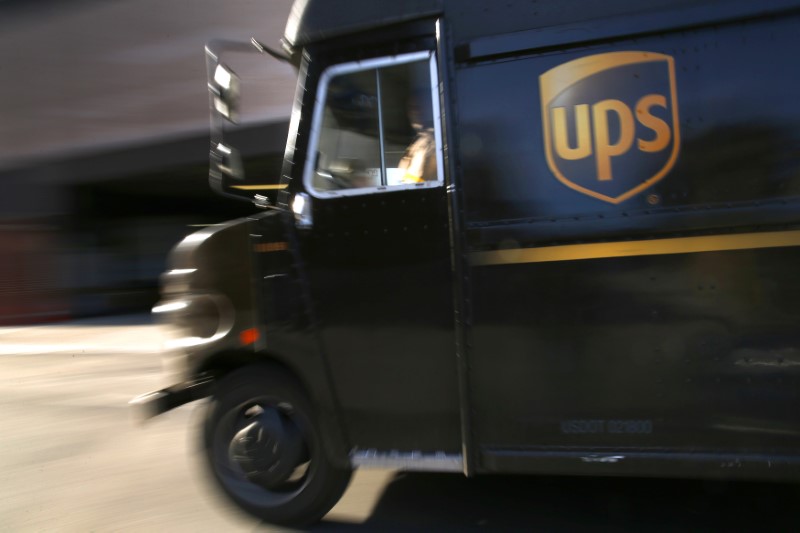 © Reuters. Грузовик UPS в Нью-Йорке