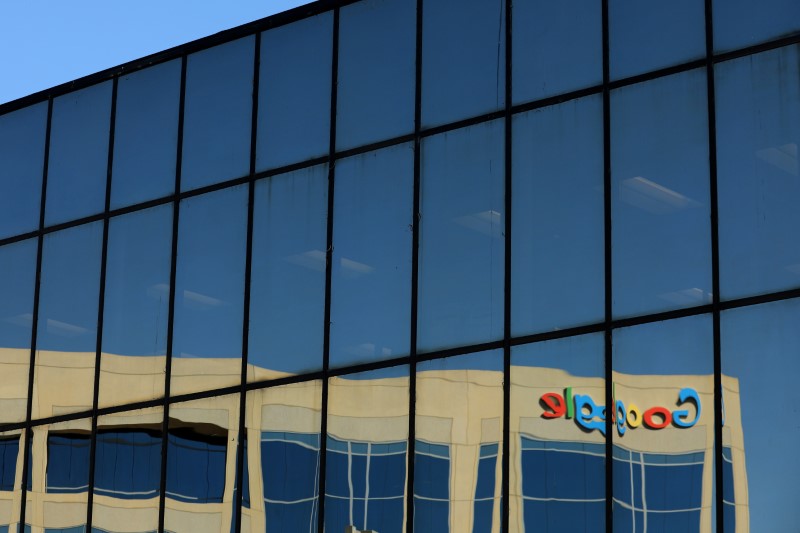 © Reuters. Google logo on office building in Irvine, California