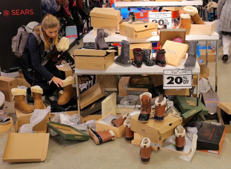 © Reuters. cabuFILE PHOTO: A shopper browses among boots at a Sears store on the first day of liquidation sales in Mississauga