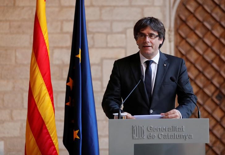 © Reuters. Puigdemont faz discurso na sede da Catalunha em Barcelona