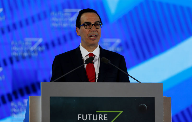 © Reuters. Secretário do Tesouro dos EUA,  Steven Mnuchin, falando em conferência em Riyadh, Arábia Saudita