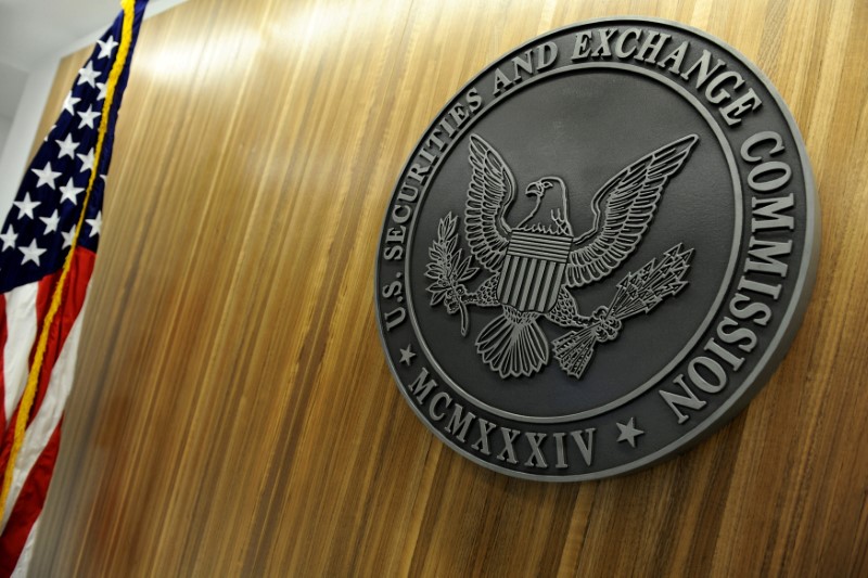 © Reuters. FILE PHOTO: The seal of the U.S. Securities and Exchange Commission on the wall at SEC headquarters in Washington
