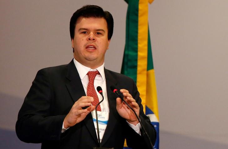 © Reuters. Ministro de Minas e Energia, Fernando Coelho Filho, participa de leilão de campos de petróleo no Rio de Janeiro, Brasil