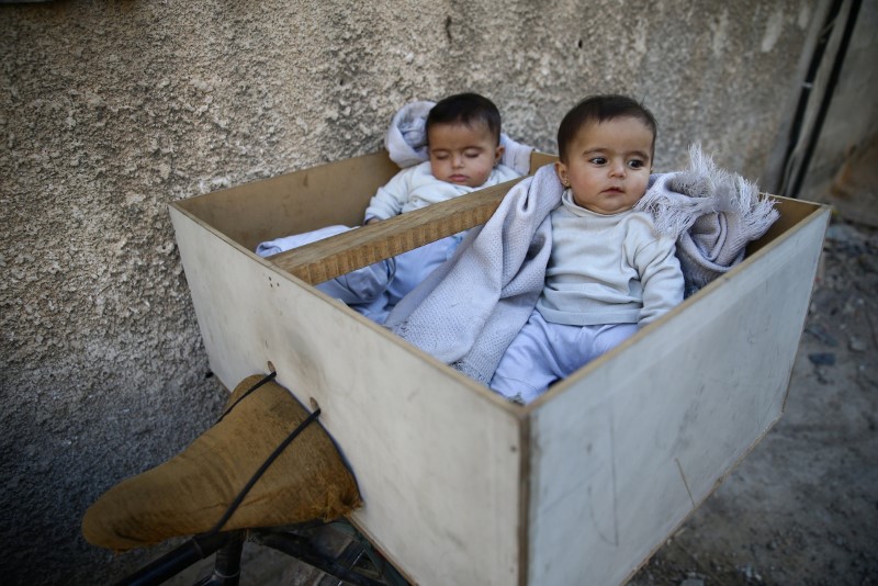 © Reuters. A Picture and its Story: 'At the doors of starvation:' siege chokes Damascus suburbs