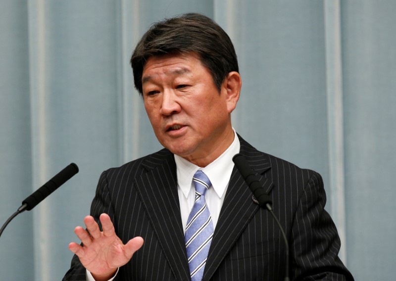 © Reuters. Japan's Economy Minister Toshimitsu Motegi speaks at a news conference in Tokyo