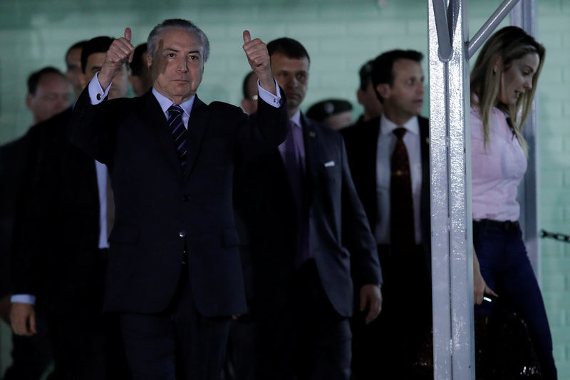 © Reuters. Presidente Michel Temer deixa hospital em Brasília