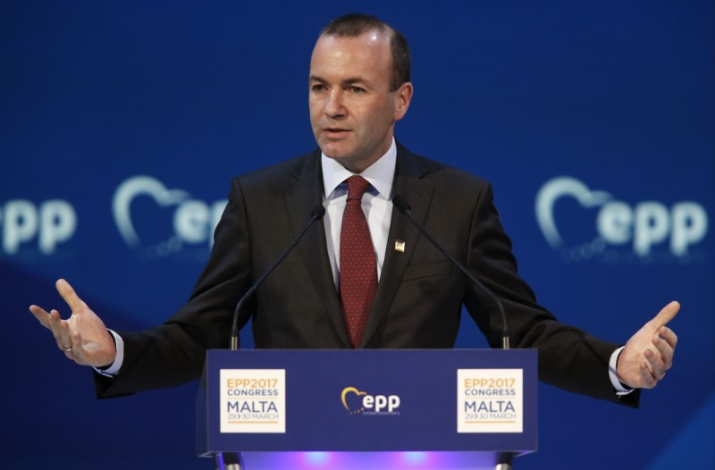 © Reuters. Político veterano do partido União Social-Cristã Manfred Weber, durante cúpula em Malta