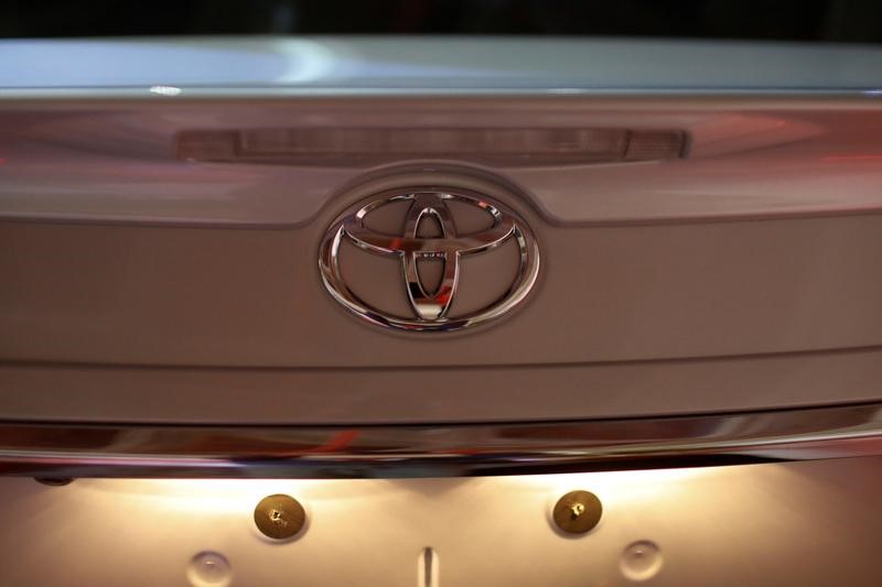 © Reuters. The logo of Toyota Motor Corp. is seen on a company's Corolla car in Caracas