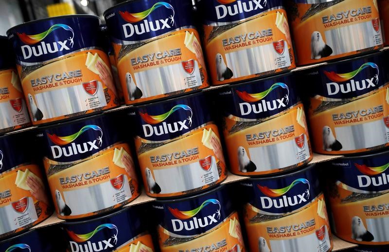© Reuters. Empty Dulux paint cans wait to be filled inside AkzoNobel's new paint factory in Ashington, Britain