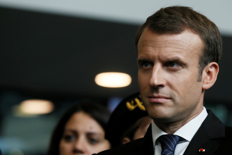 © Reuters. Macron participa de inauguração do Instituto de Matemática de Orsay, perto de Paris