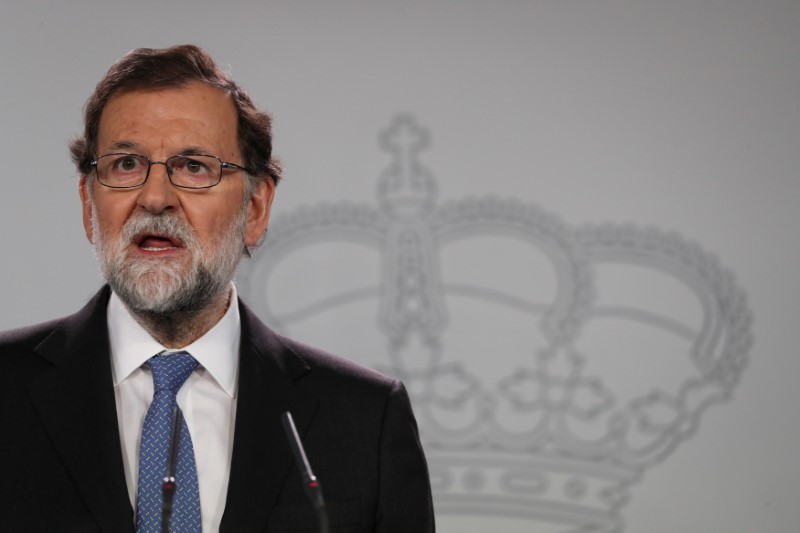 © Reuters. Rajoy cesa al Govern y convoca elecciones en Cataluña el 21 de diciembre