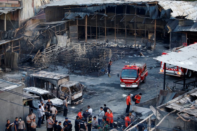 © Reuters. اعتقال مالك مصنع للألعاب النارية في إندونيسيا بعد حريق هائل