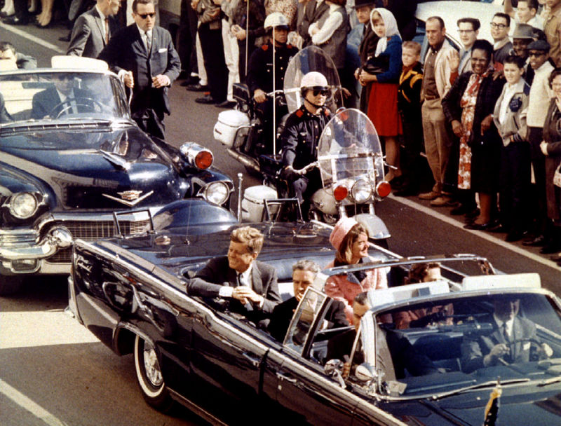 © Reuters. FILE PHOTO: U.S. President John F. Kennedy, First Lady Jaqueline Kennedy and Texas Governor John Connally ride in a liousine moments before Kennedy was assassinated, in Dallas