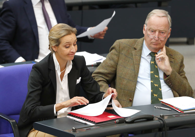 © Reuters. First plenary session at the German lower house of Parliament after general elections in Berlin