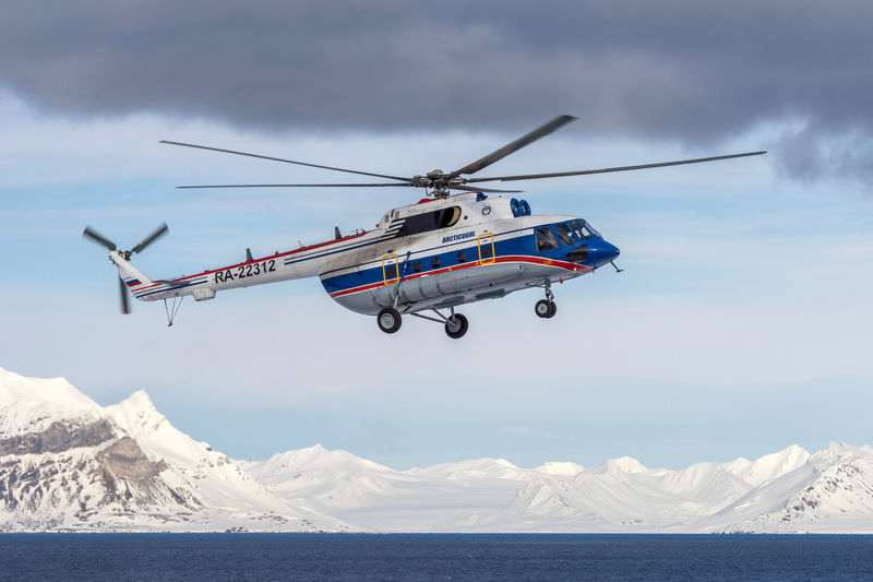 © Reuters. A view shows the Russian-made Mil Mi-8 helicopter in the settlement of Barentsburg on Svalbard archipelago