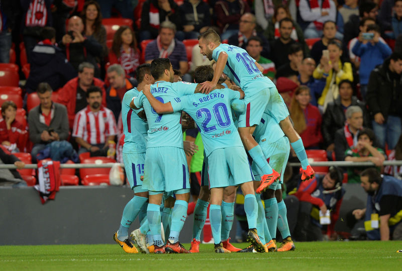 © Reuters. El Barça se mantiene al frente de la liga tras su visita a Bilbao