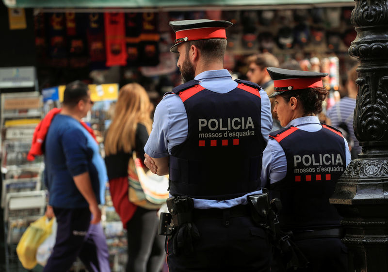 © Reuters. Interior pide a los Mossos que acaten sus órdenes