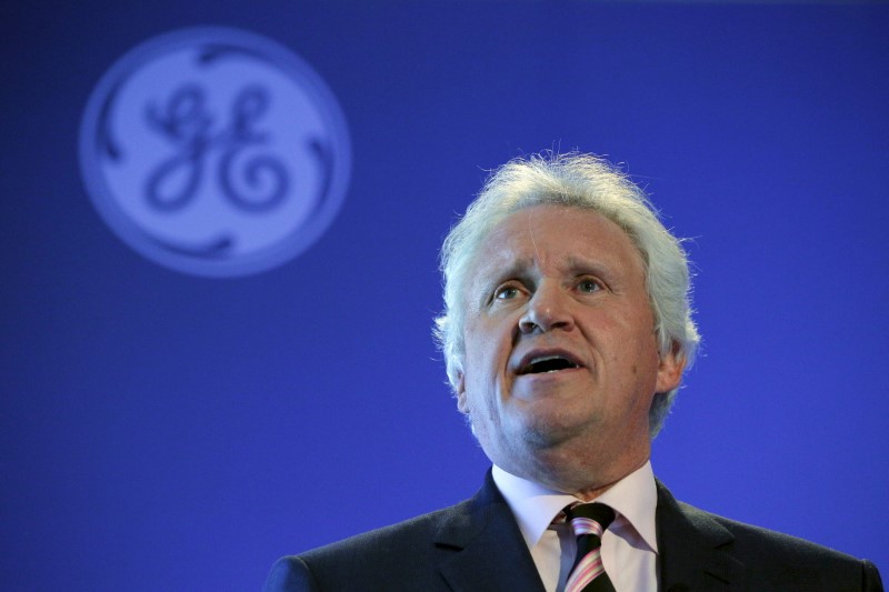 © Reuters. File photo of General Electric Co Chief Executive Jeff Immelt speaking at a news conference in Boston