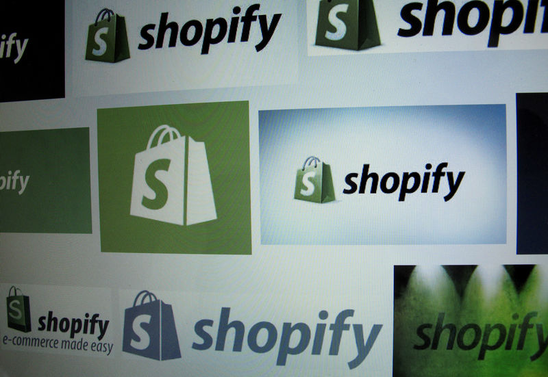 © Reuters. FILE PHOTO: Canadian e-commerce company Shopify Inc logo is shown on a computer screen in the illustration photo in Encinitas California