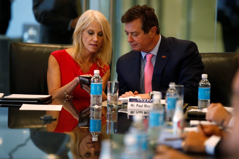 © Reuters. Campaign Manager Kellyanne Conway and Paul Manafort, staff of Republican presidential nominee Donald Trump, speak during a round table discussion on security at Trump Tower in the Manhattan borough of New York