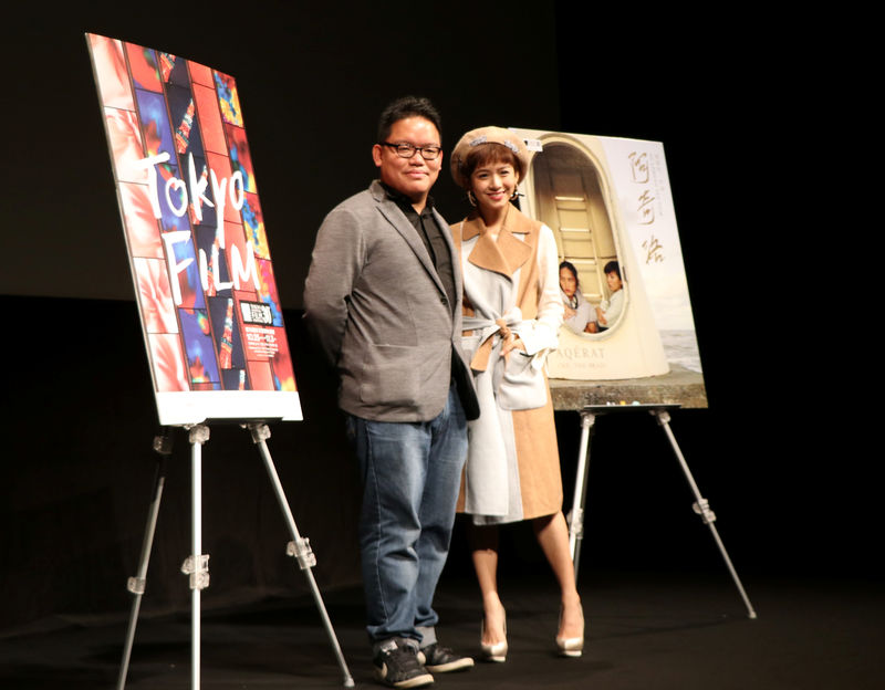 © Reuters. Diretor Edmund Yeo e atriz Daphne Low durante sessão de perguntas e respostas sobre o filme "Aqerat" em Tóquio, no Japão