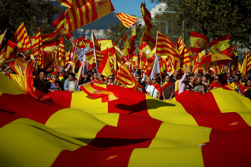 © Reuters. Apoiadores pró-união participam de protesto no centro de Barcelona, na Espanha