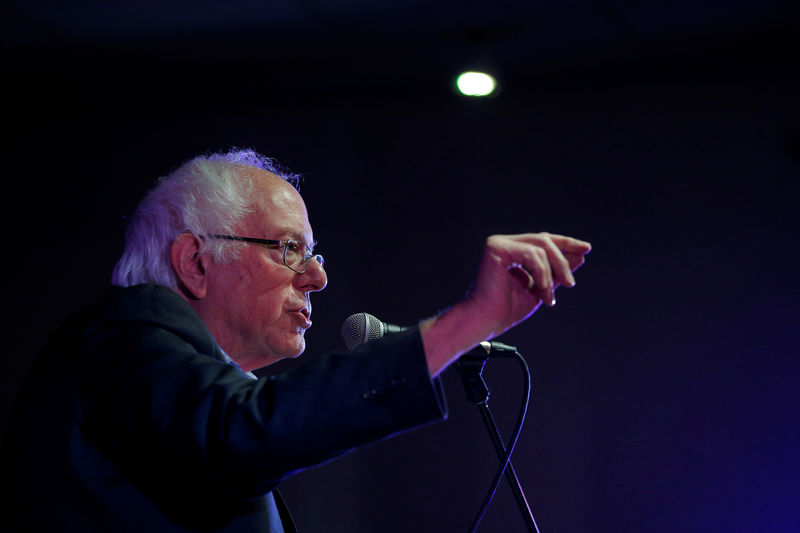 © Reuters. U.S. Senator Bernie Sanders (I-VT) campaigns for local political candidates at an 'Our Revolution Somerville' rally in Somerville