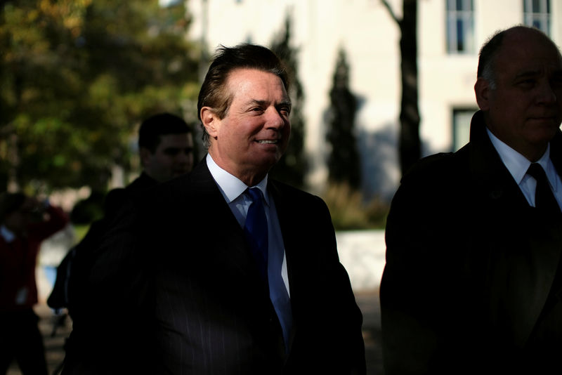 © Reuters. Manafort leaves U.S. Federal Court after being arraigned on twelve federal charges in the investigation into alleged Russian meddling, in Washington