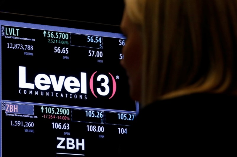 © Reuters. A trader passes by the post where Level 3 Communications is traded on the floor of the NYSE