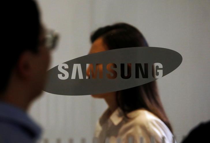 © Reuters. Samsung elevará dividendo tras un beneficio récord en el tercer trimestre