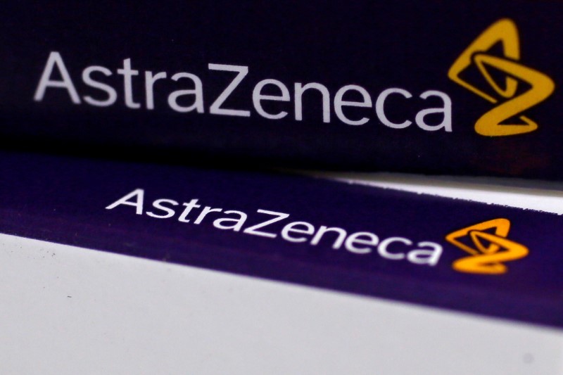 © Reuters. FILE PHOTO -The logo of AstraZeneca is seen on medication packages in a pharmacy in London
