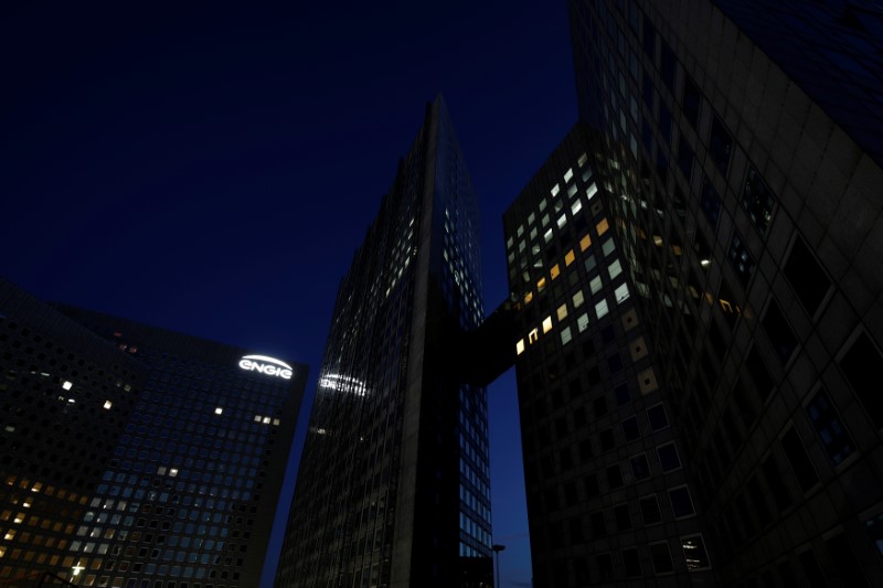 © Reuters. The logo of Engie SA is seen on the company tower at the financial and business district of La Defense near Paris