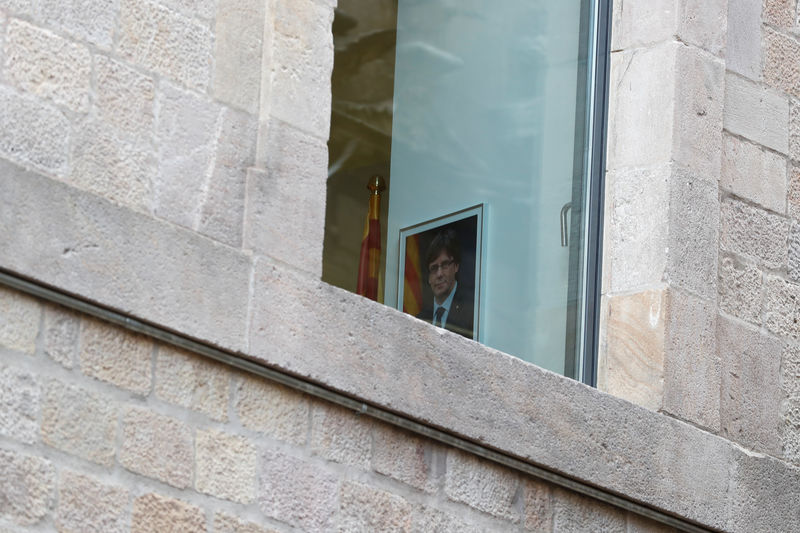 © Reuters. Puigdemont comparece en Bruselas; no tiene claro si pedir asilo, dice su abogado