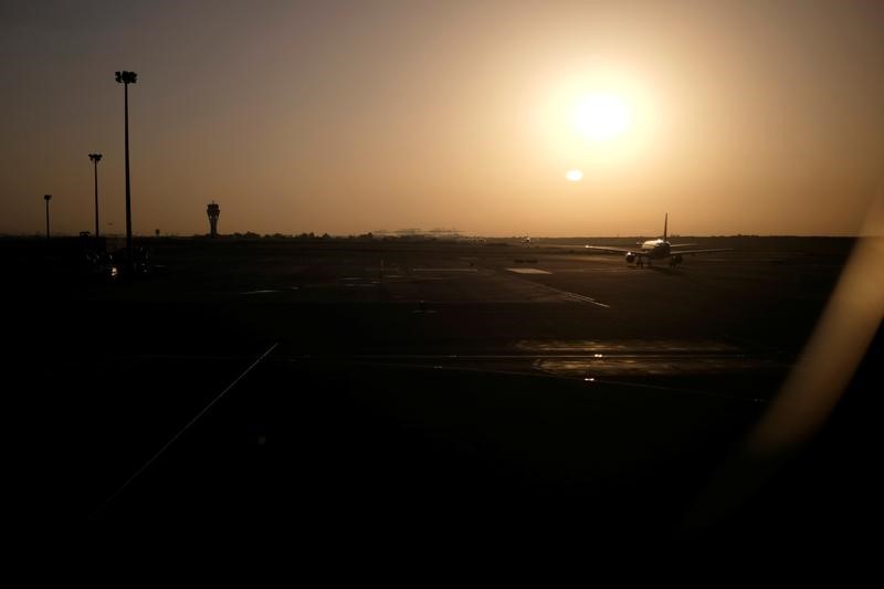 © Reuters. Las aerolíneas suben 11,3% su oferta de asientos para este invierno en España