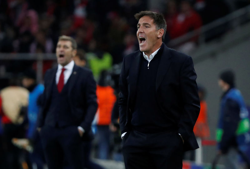 © Reuters. El Sevilla lucha por adaptarse tras la salida de Monchi y Sampaoli