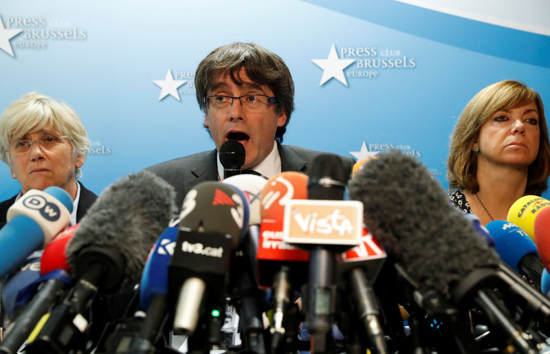 © Reuters. Líder destituído da Catalunha, Carles Puigdemont, durante coletiva de imprensa em Bruxelas, na Bélgica