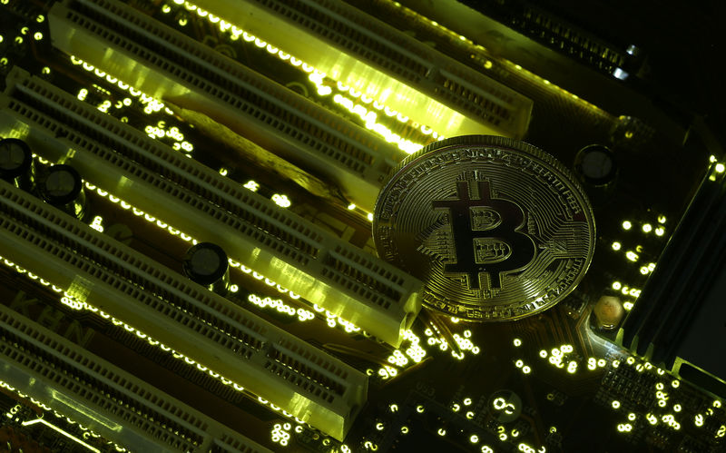 © Reuters. NOUVEAU RECORD POUR LE BITCOIN, LE CME VA LANCER DES FUTURES