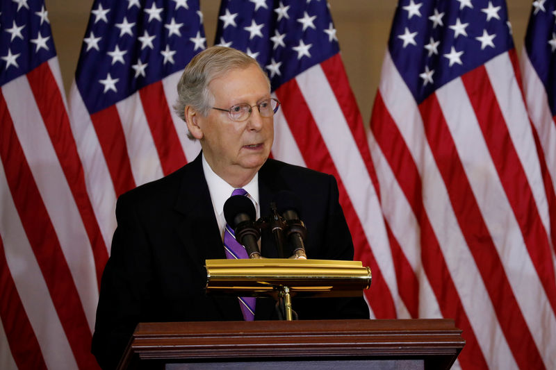 © Reuters. Senate Majority Leader Mitch McConnell speaks during a ceremony to present the Congressional Gold Medal to Filipino veterans of the Second World War on Capitol Hill in Washington