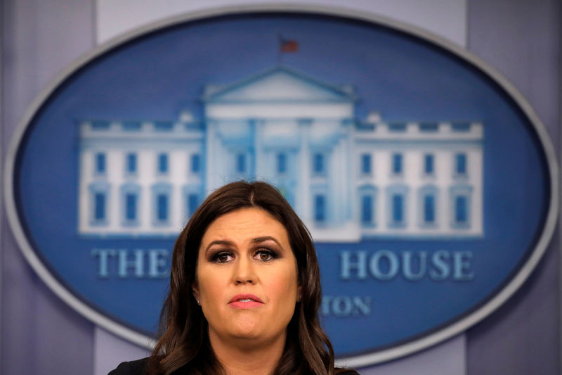 © Reuters. White House Press Secretary Sarah Huckabee Sanders holds the daily briefing at the White House in Washington