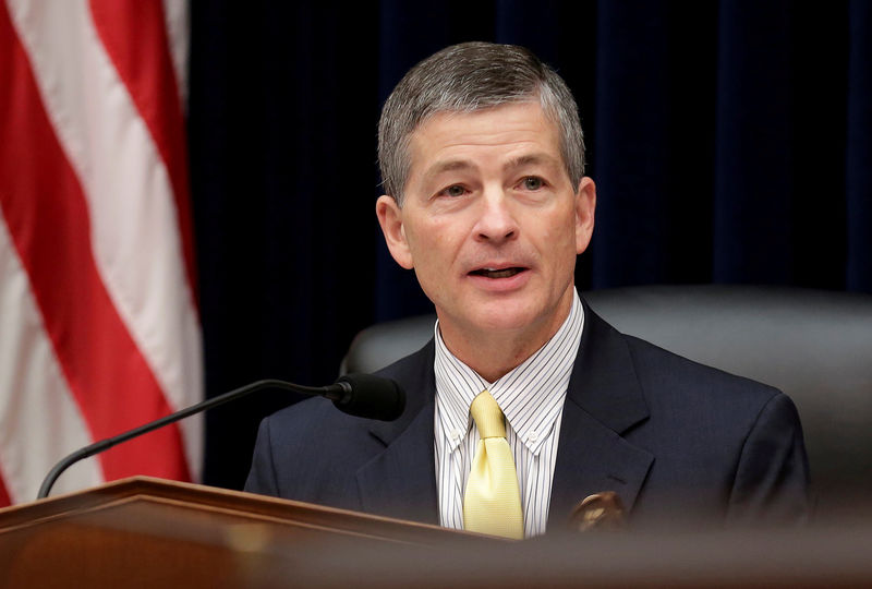 © Reuters. FILE PHOTO: Chairman of the House Financial Services Committee Hensarling (R-TX) leads hearing in Washington.